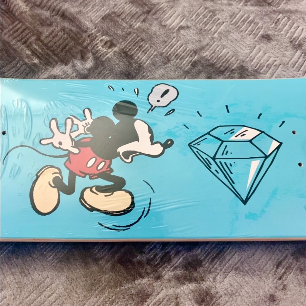 DIAMOND X CO DISNEY MICKEY MOUSE LMTED SKATEBOARD - Picture 4 of 6